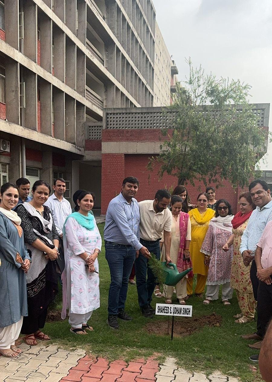 ग्रीन इंडिया मिशन के तहत पौधारोपण अभियान चलाया गया।